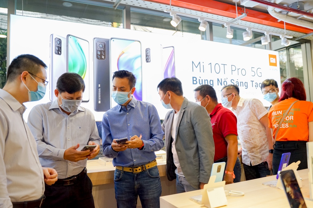 trải nghiệm sản phẩm Xiaomi tại trung tâm bảo hành Việt Nam